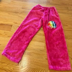 GIRLS (tag removed but fits size 6-8) lip patch comfy pants